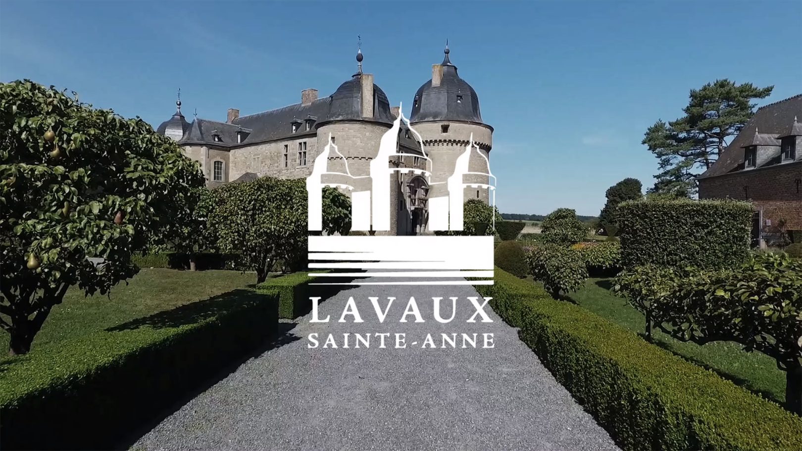 Kasteel van Lavaux-Sainte-Anne (500m)